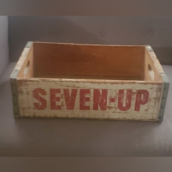 Home decor red white grey brown pop collectible vintage wood crate seven… - Picture 15 of 16